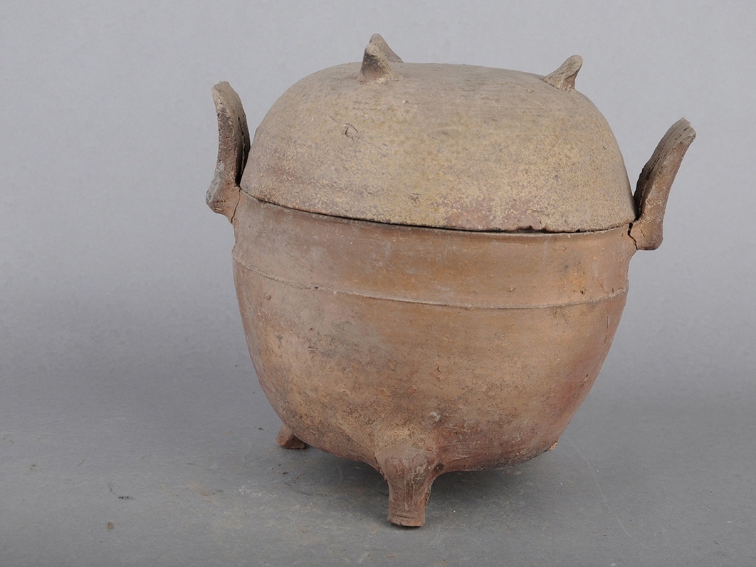 西汉釉陶鼎