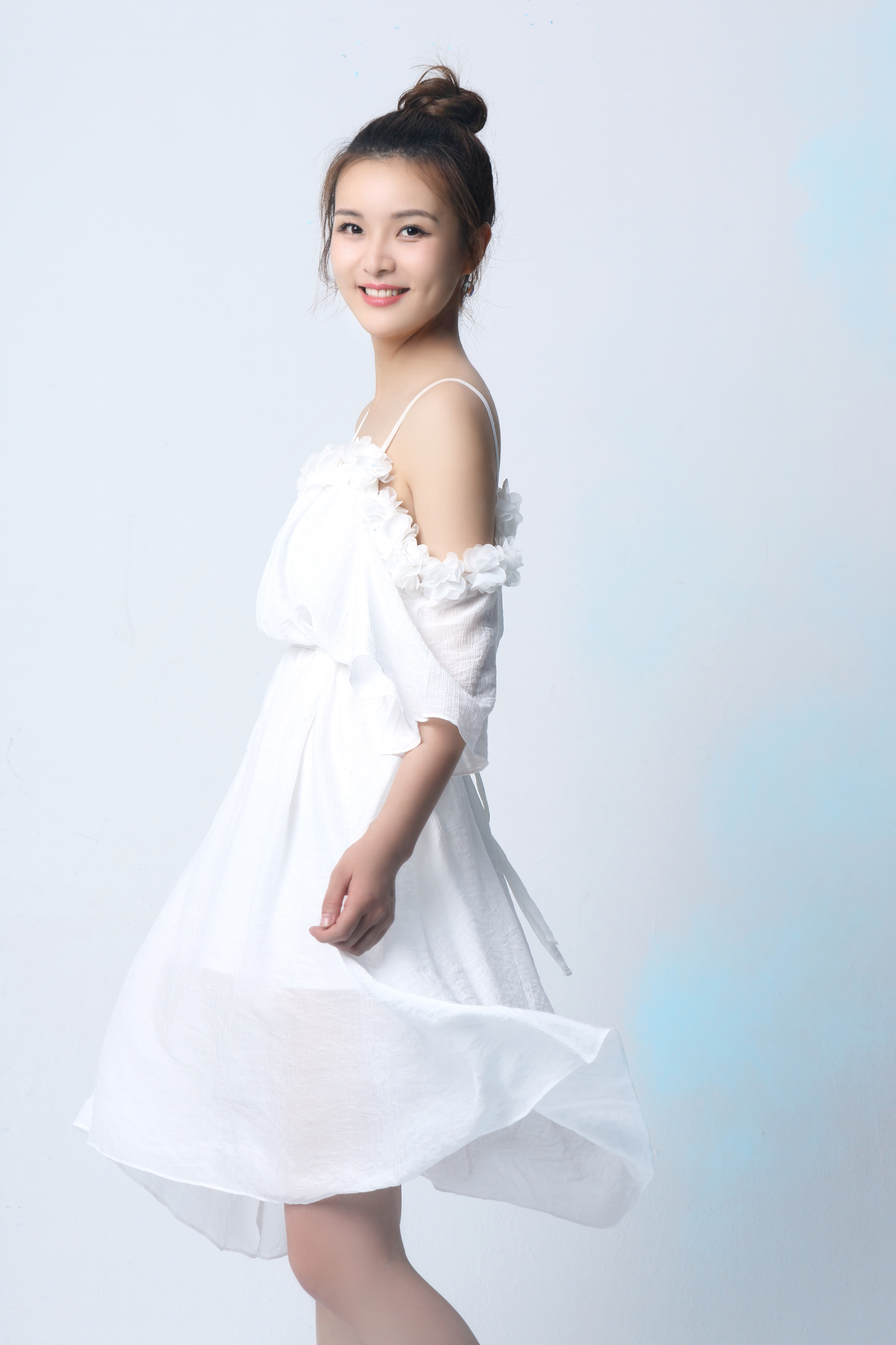  p>夏嫣,中国影视女演员,流行乐歌手.