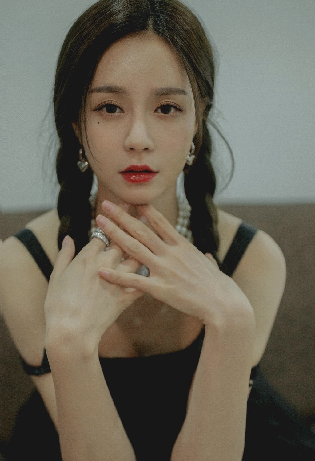  p>沈梦辰,1989年6月13日出生于湖南省湘西吉首市,毕业于 a target="