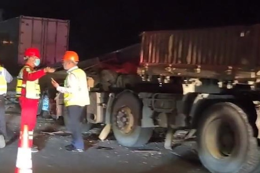  p>2021年5月3日21时11分许,s13练杭高速1公里加200米附近(由南向北