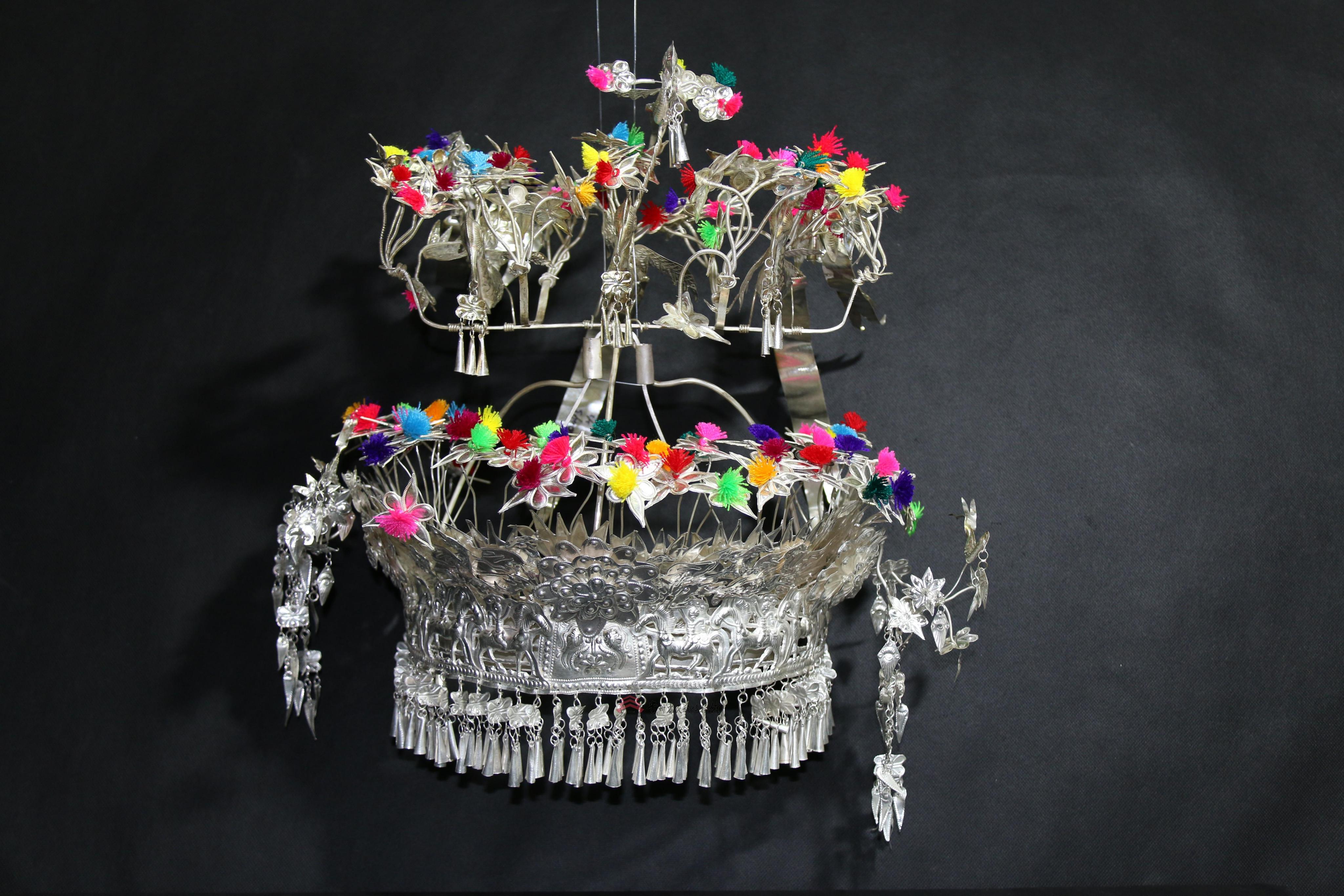 当代尚重侗族银帽