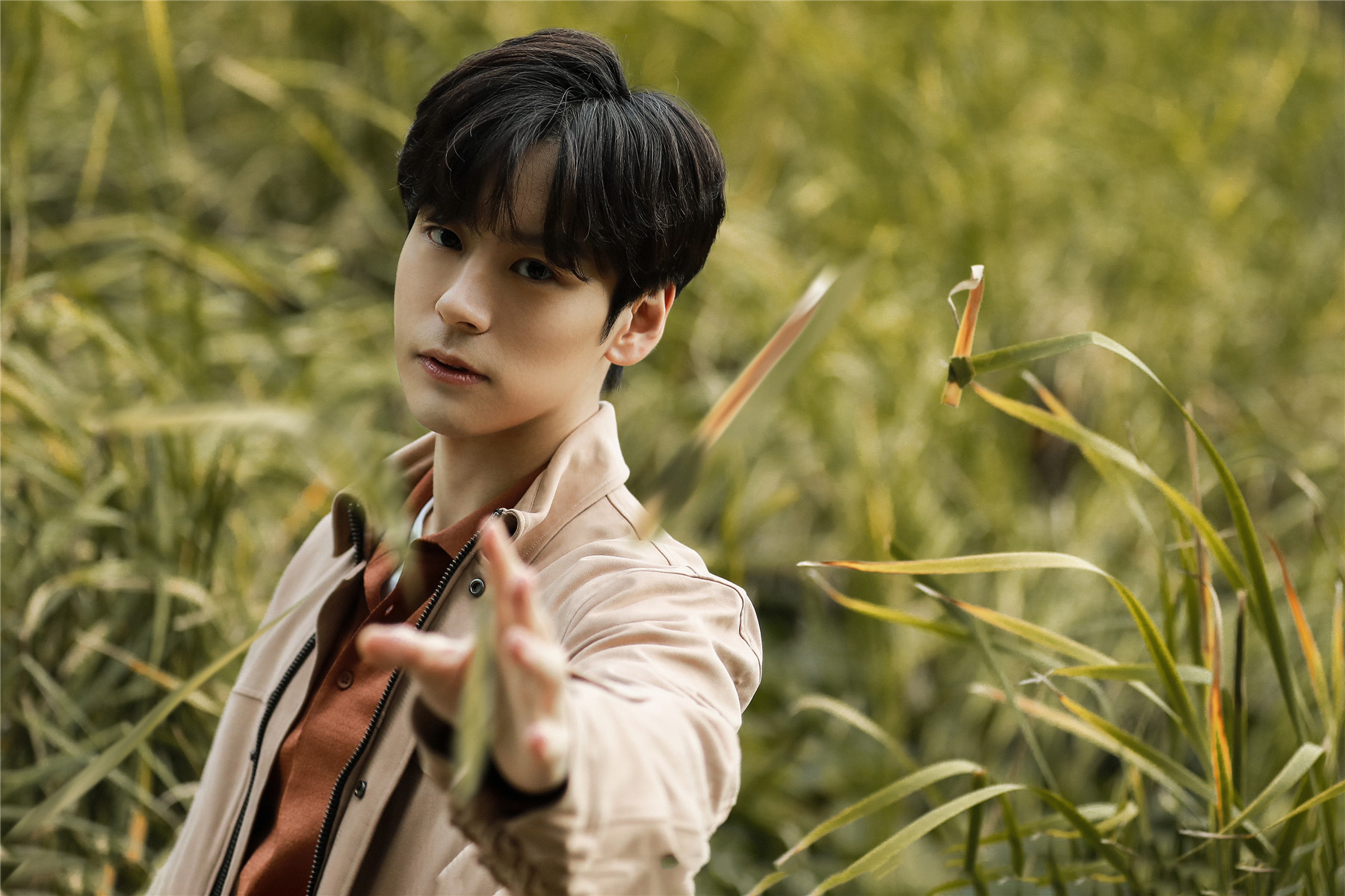  p>魏哲鸣(miles),1990年5月23日出生于山东省济宁市市中区,中国内地