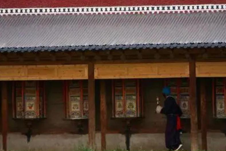  p>察干外香寺位于甘南藏族自治州玛曲县尼玛镇萨合村,始建于清乾隆