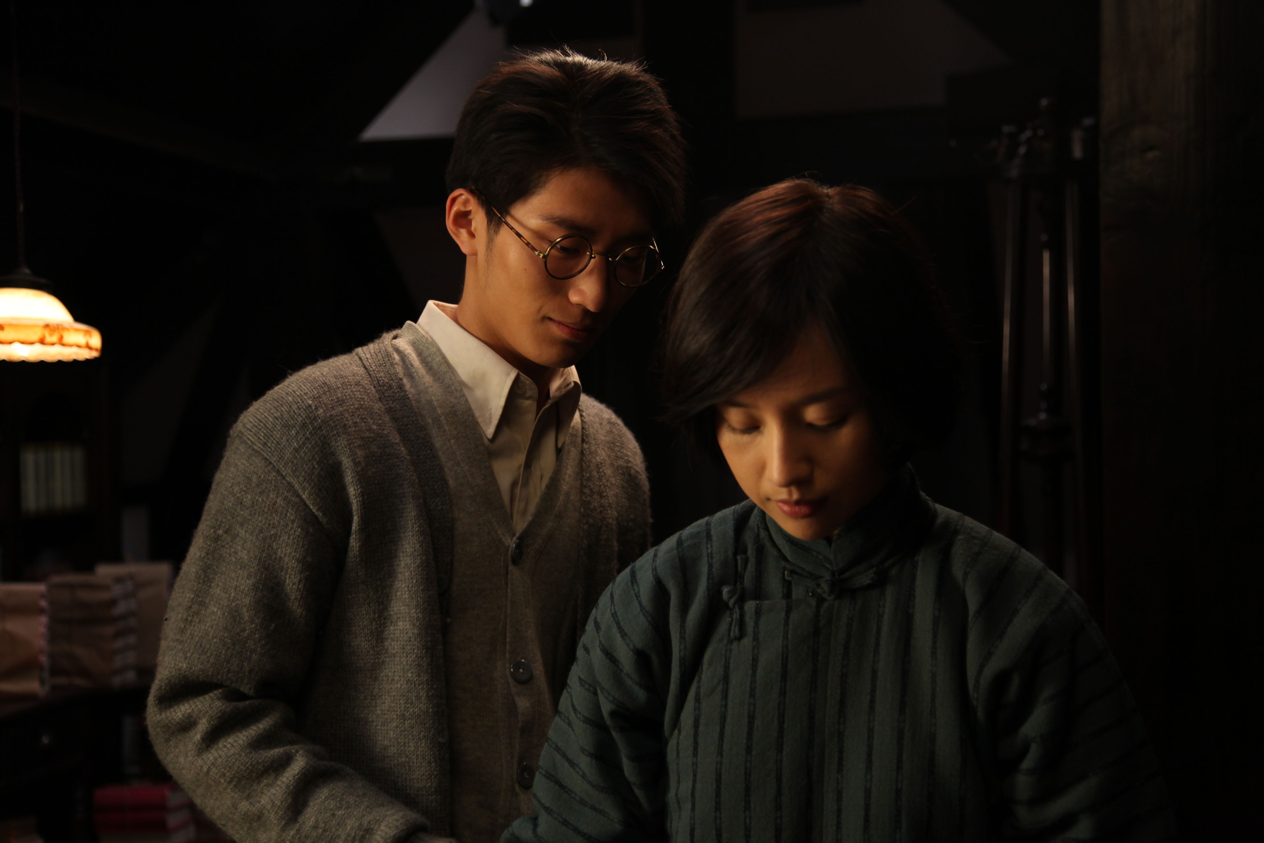  p>《秋之白华》是由 a href="#" data-lemmaid="6197616">霍建起 /a>