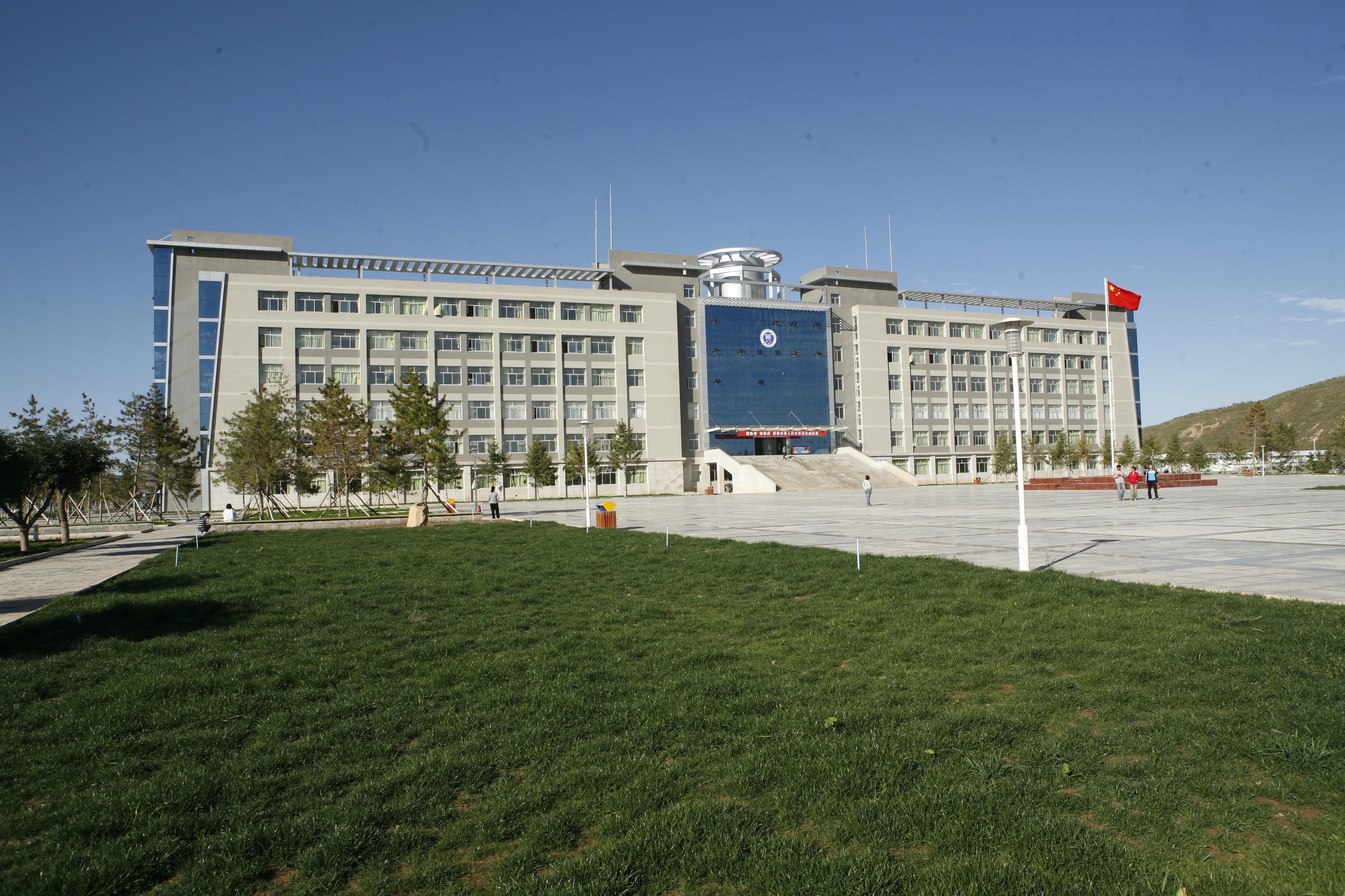  p>宁夏师范学院坐落于宁夏南部六盘山下历史名城——固原市,隶属宁夏