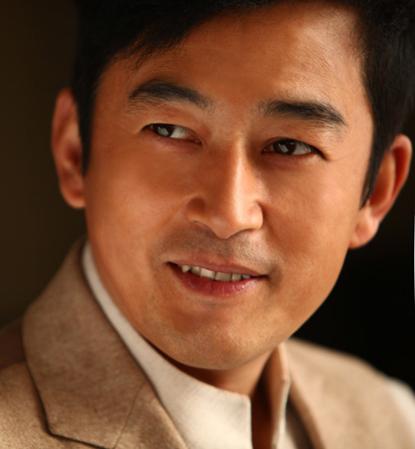  p>王志飞,1965年3月20日出生于北京市,中国内地男演员,1987年毕业于 