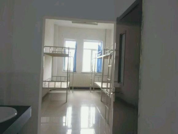  p>海城市腾鳌高级中学是一所历史悠久的全日制普通高中,是一所具有