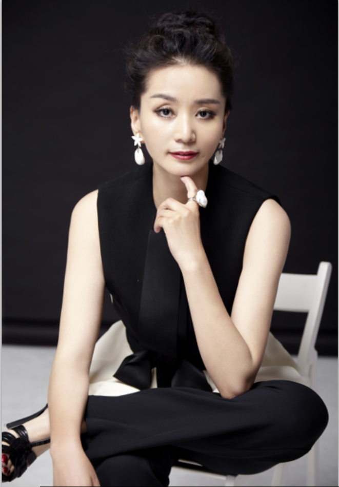  p data-id="gnx8nxxhd1">时小小,女,北京电视台生活频道主持人. /p>