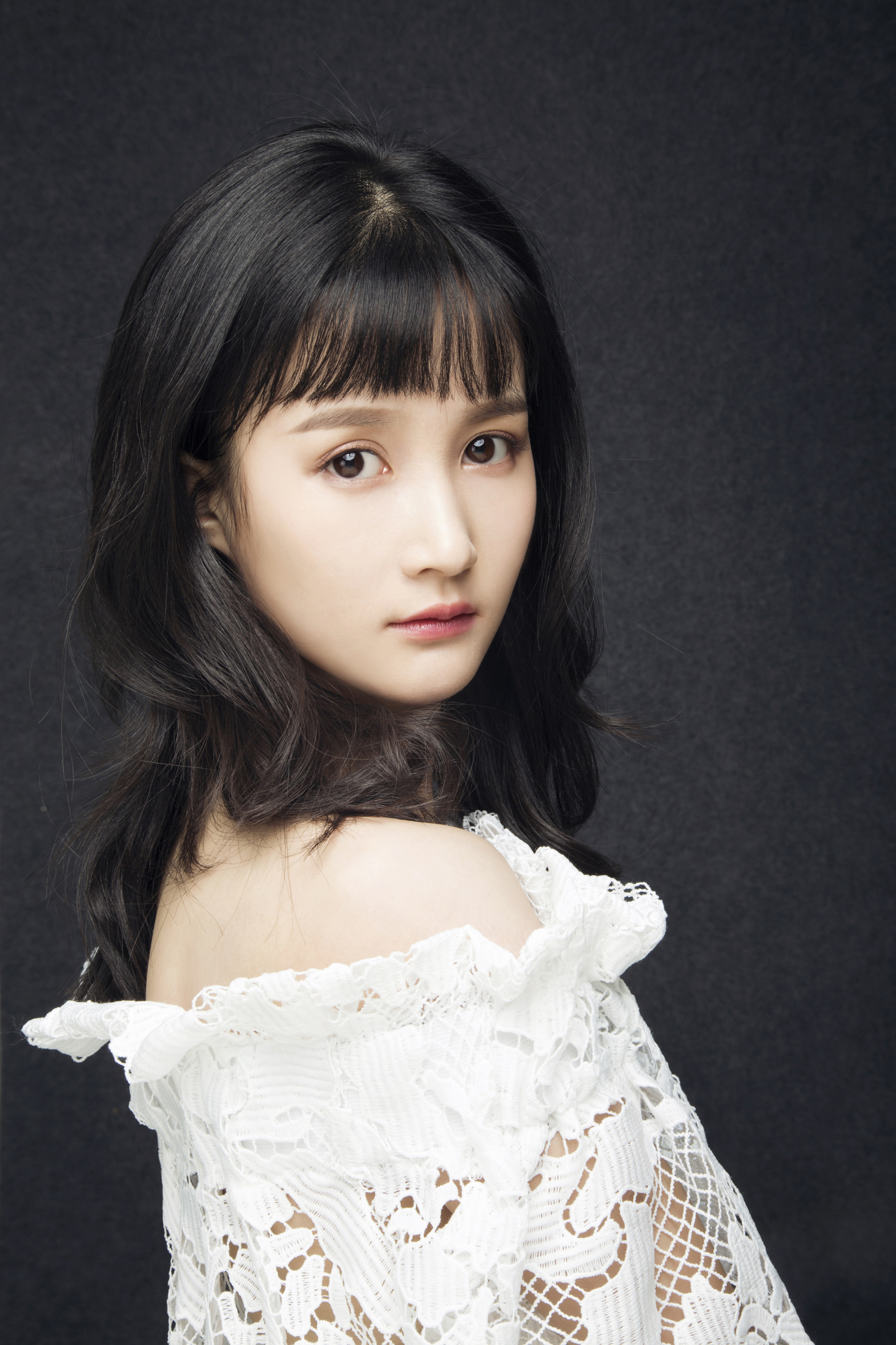 data-id="gnt5x5mgu3">李诺,1995年9月27日出生于湖南,中国内地女演员