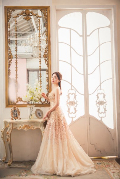  p data-id="gnwnwxdjjn">钟靓,上海电视台主持人,曾出演《 a target=