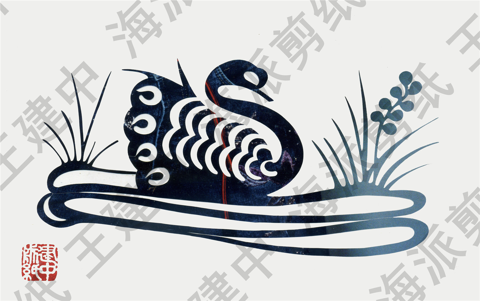 王建中,男,原籍江苏省通州市,1951年9月出生于上海,是海派剪纸艺术家