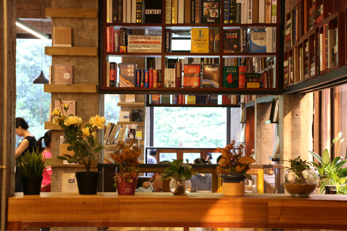  p>1200bookshop是广州的第一家24小时不打烊书店,于2014年7月8日开始