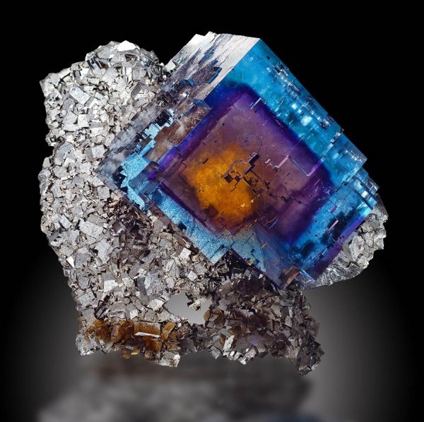  p>萤石(fluorite)又称 a href="#" data-lemmaid="8257464">氟石 /a>