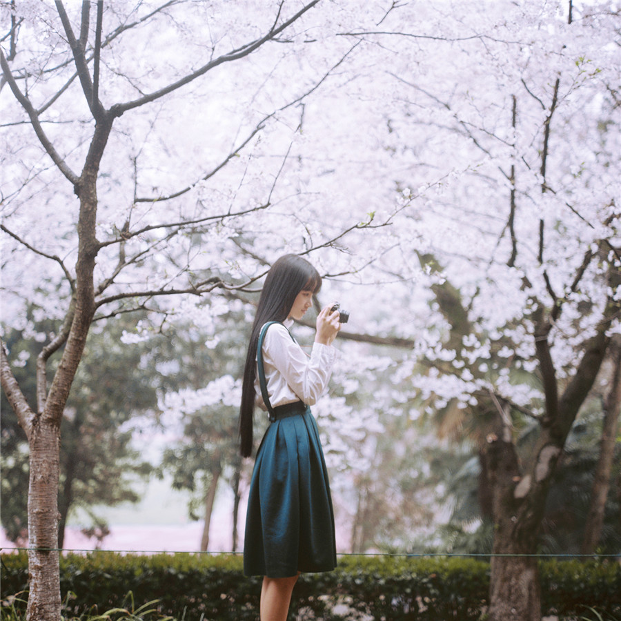  p>黄灿灿,1995年2月28日出生于湖北省赤壁市,中国内地女演员,毕业于 