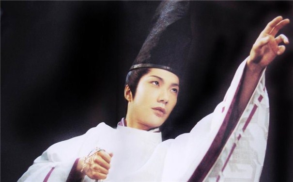 稻垣吾郎,西村和彦等,主要讲述了安倍晴明是一位深受皇帝宠信的阴阳师