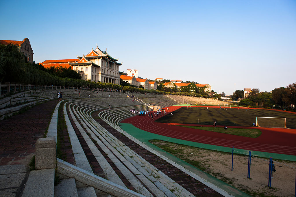 校址在福州市北郊灰炉头,占地90亩,1962年3月停办.