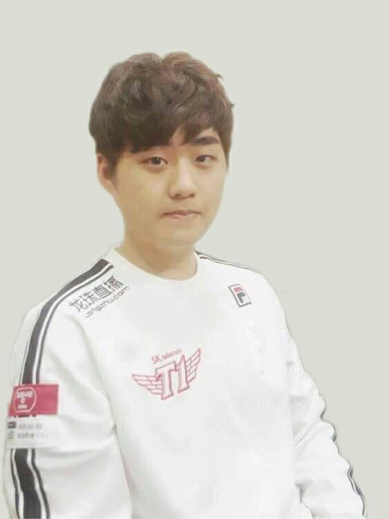  p>裴俊植,1996年5月18日出生于韩国江原道洪川郡洪川邑,游戏id:bang