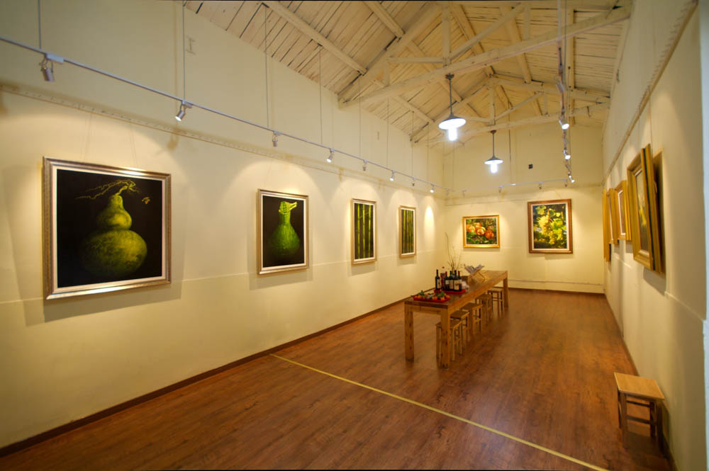 艺术画廊(outstanding art gallery),位于上海市普陀区莫干山路50号