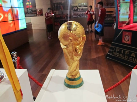 2010南非世界杯冠军奖杯--大力神杯