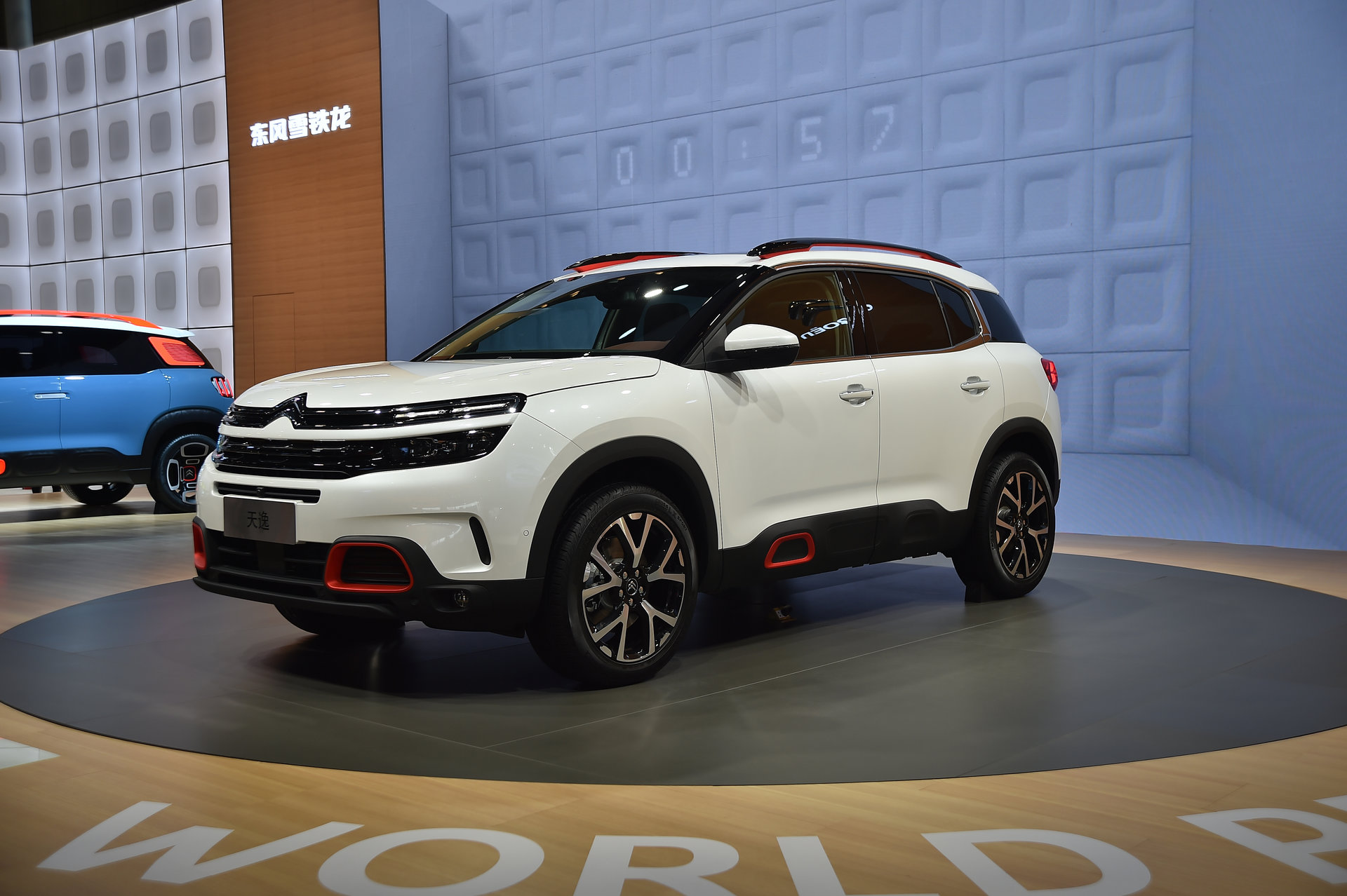  p>乐享中高级suv天逸c5 aircross是雪铁龙基于emp2平台研发的中高级