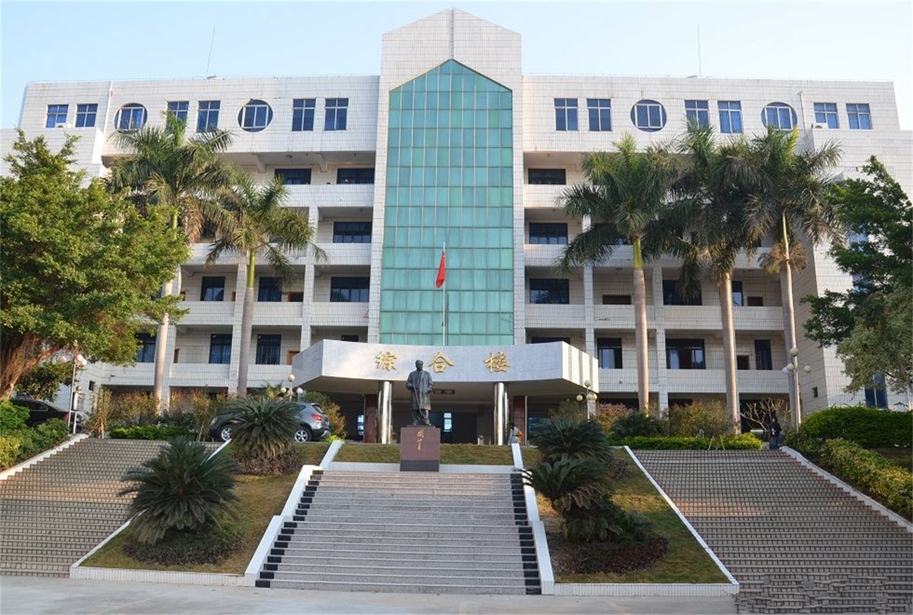  p>阳江职业技术学院位于广东省阳江市,是经广东省人民政府批准设立