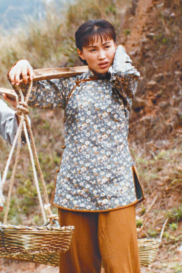  p>《再见艳阳天》是 a href="#" data-lemmaid="3275963">叶昭仪 /a>