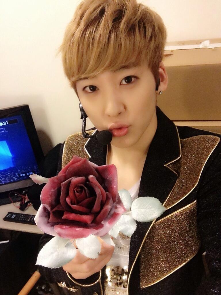  p>禹成贤(kevin),1991年11月25日出生于美国旧金山(三藩市),韩国男