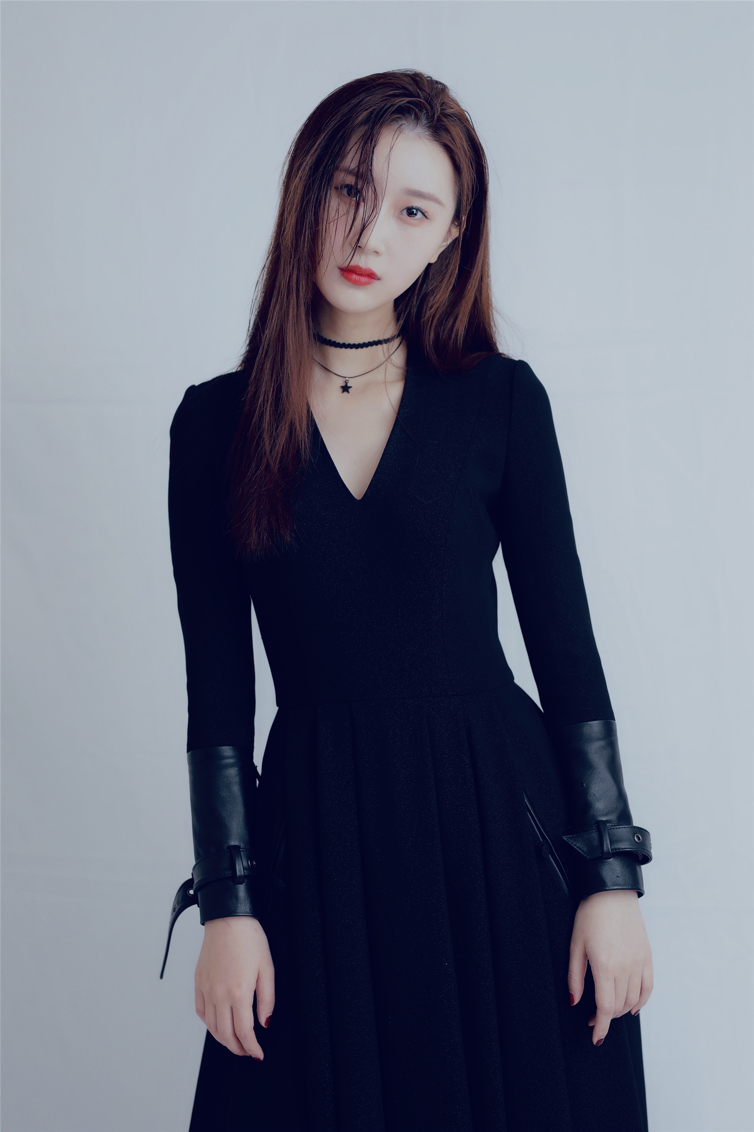 >楚月(原名陈楚月),1992年2月11日出生于安徽省淮南市,中国内地女演员