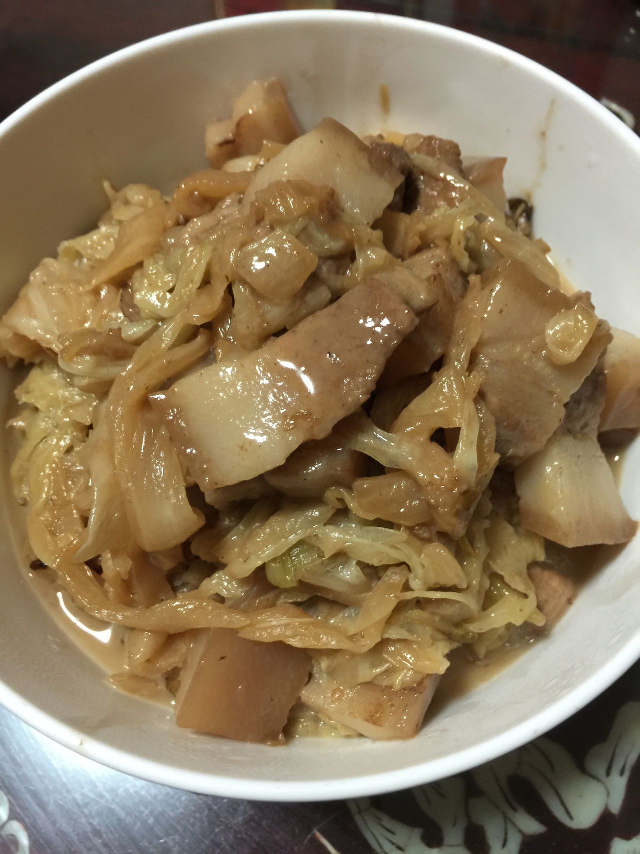 酸菜炖带皮五花肉