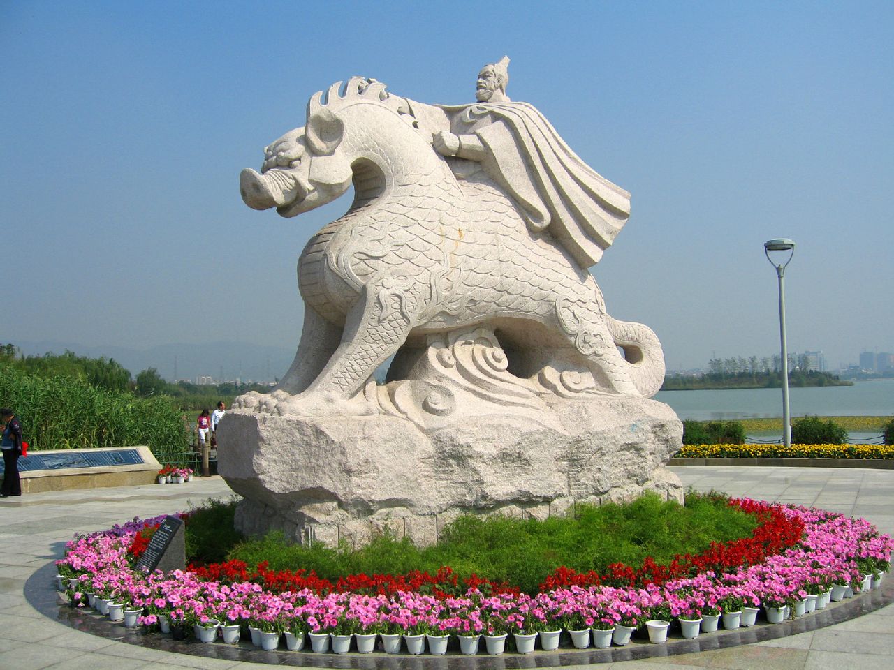 创建于1992年,专业于城市雕塑,景观雕塑,标志性雕塑,企业雕塑,商业