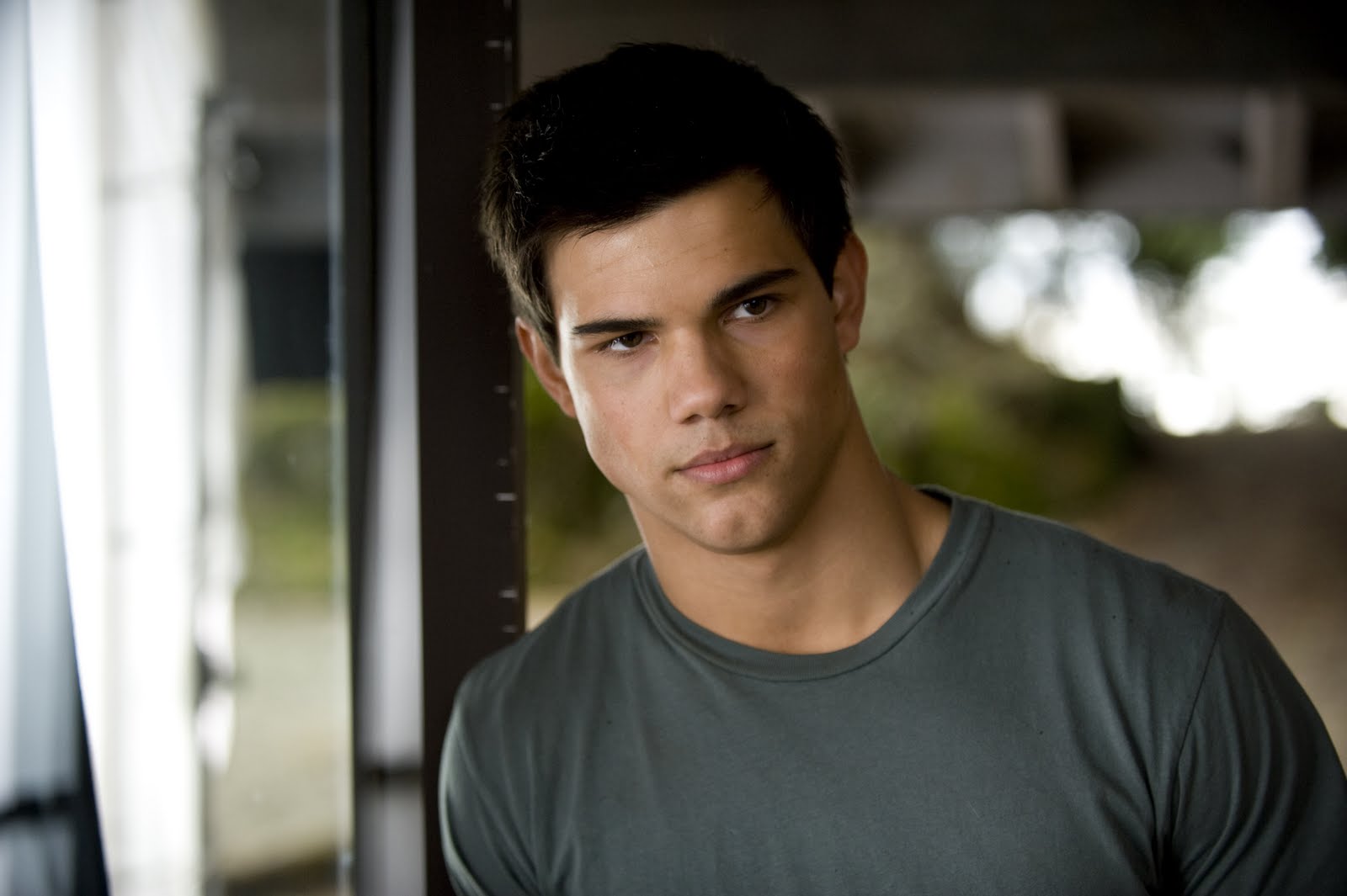  p>泰勒·洛特纳(taylor lautner),1992年2月11日出生于美国密歇根州