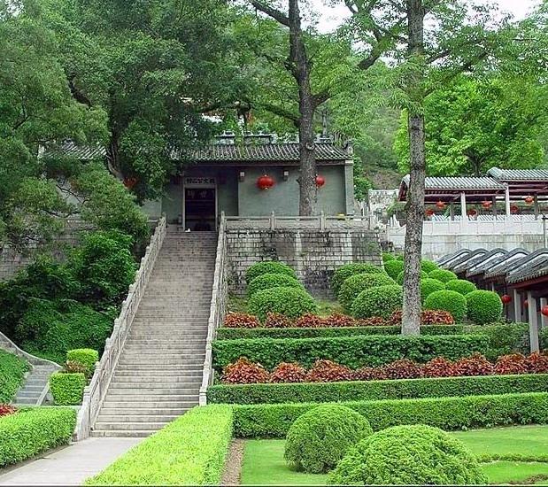  p>韩祠橡木,潮州八景之一,位于潮州笔架山,笔架山原名双旌山,因形似