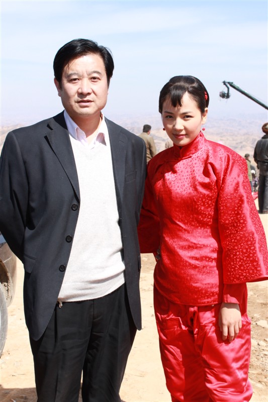  p>《盘龙卧虎高山顶》是由中国电视剧制作中心,陕西省委宣传部,延安