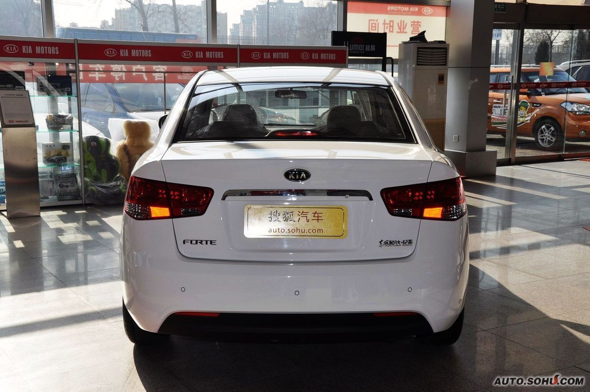  p>起亚福瑞迪是起亚新一代全球战略车型,起亚福瑞迪(forte)是起亚