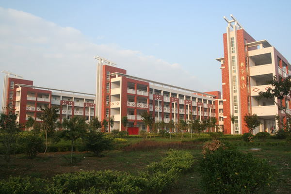  p>漯河高中(luohe senior high school),简称 b>漯高 /b>,坐落于 a