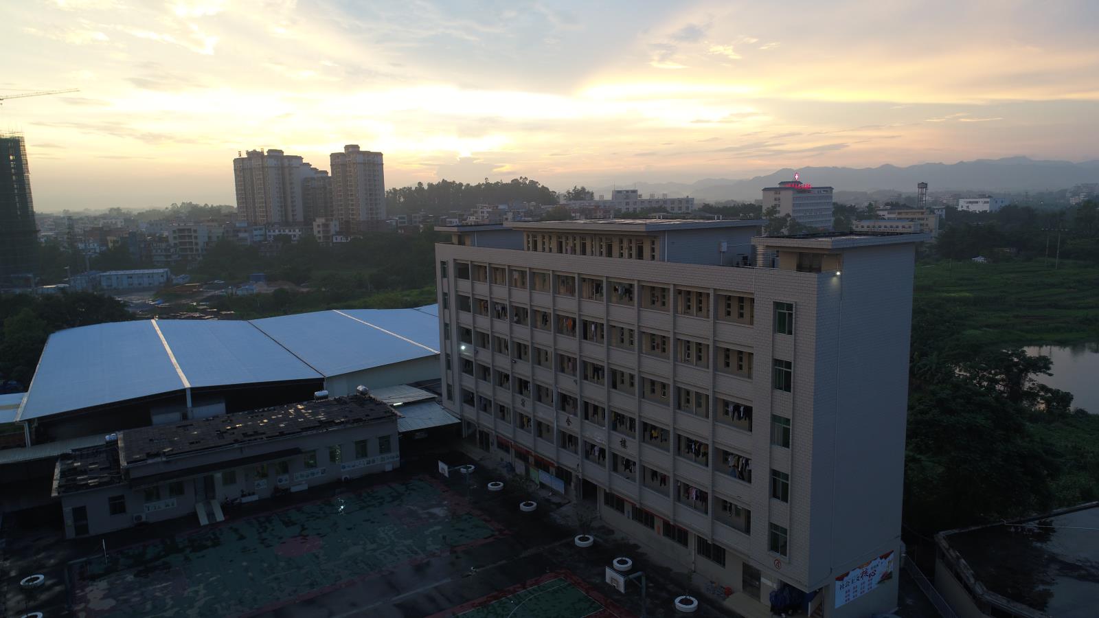 罗定市技工学校