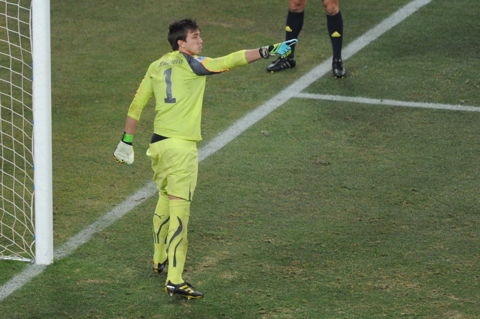 费尔南多·穆斯莱拉(fernando muslera),1986年6月16日出生于乌拉圭 a