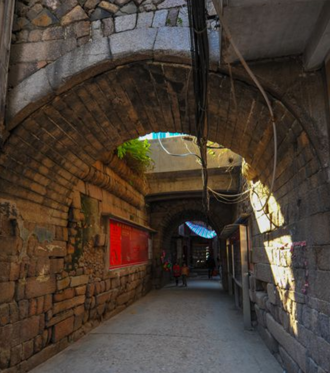  p data-id="gnhf6di7mg">定海村是福建省连江县筱埕镇所辖行政村.