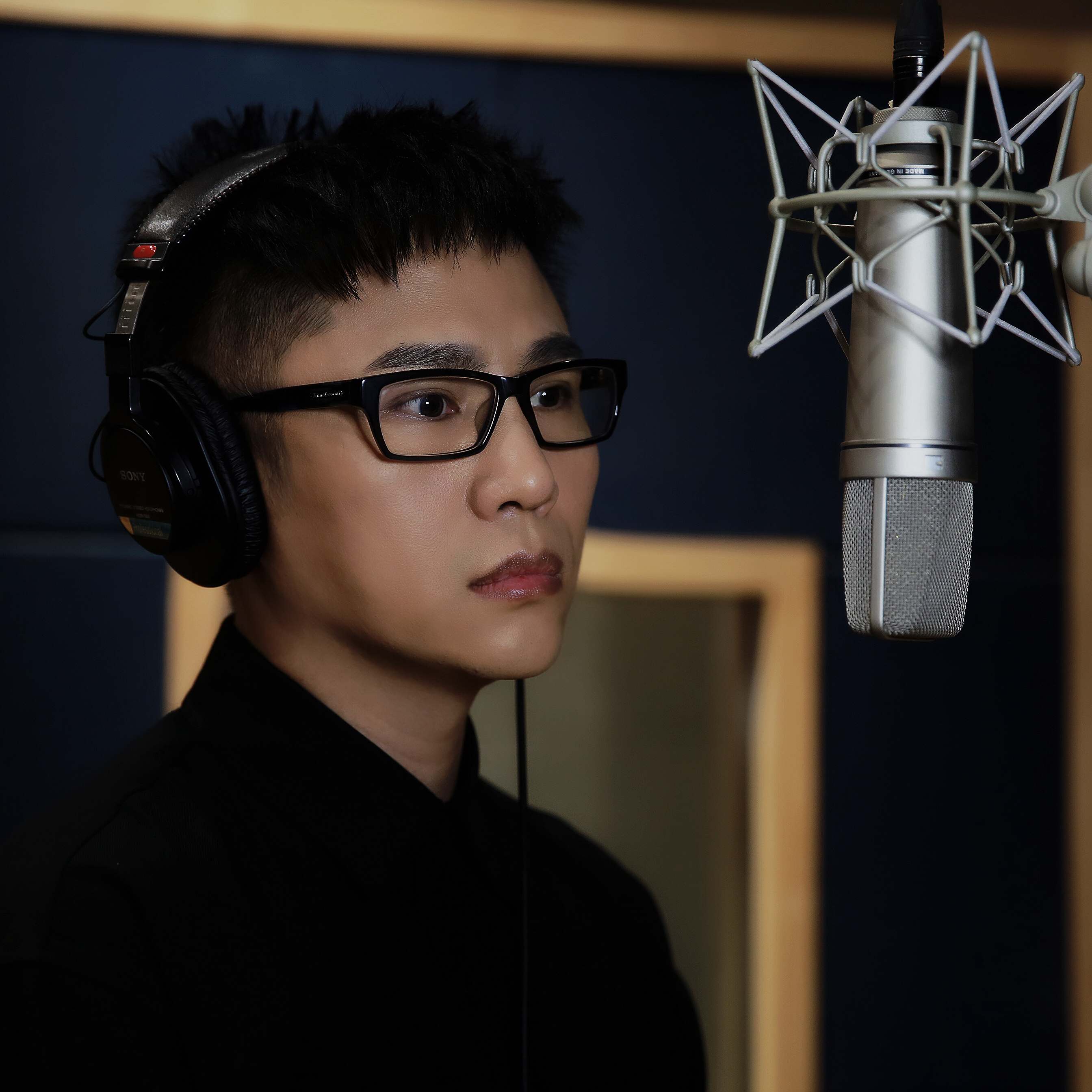  p>石头,本名王卓实,11月14日出生于中国吉林省吉林市,中国内地流行男