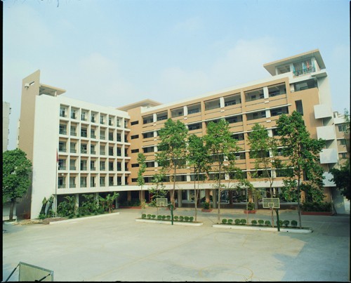  p>佛山市第十一中学创办于1971年,是佛山市一级学校.