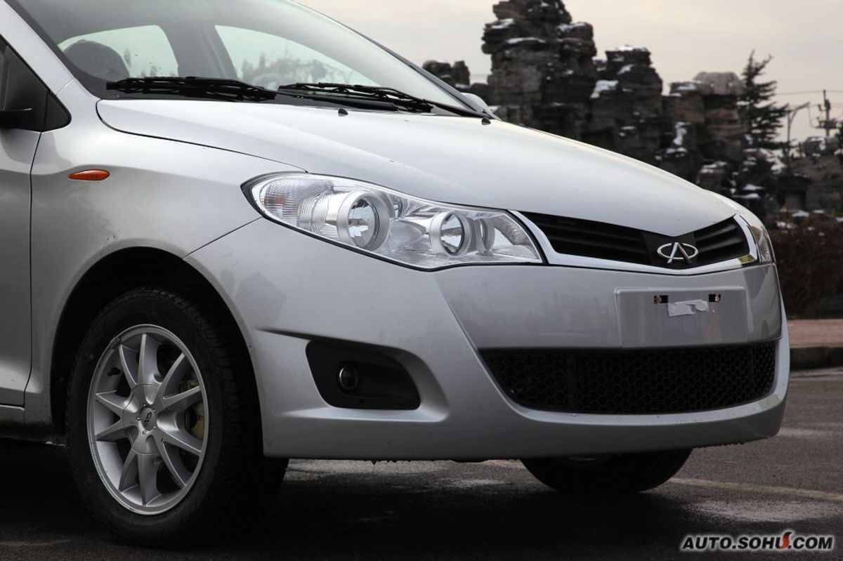 开发的全新的时尚生活车型(包括三厢与两厢),新车在外型上与老款奇瑞