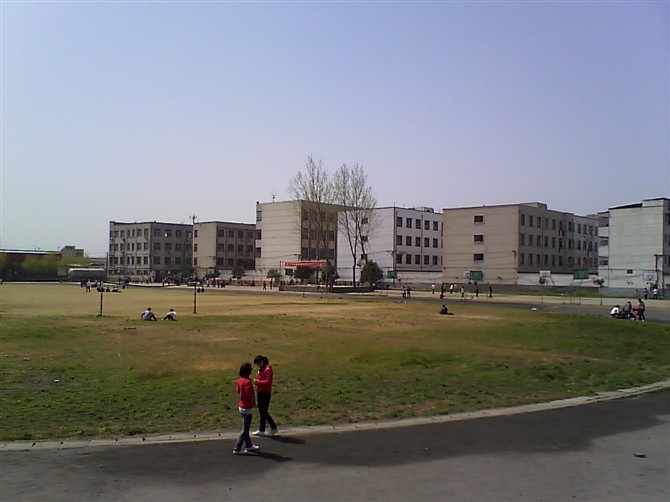  p>西华县第一高级中学,简称为西华一高,始建于公元一九四九年五月