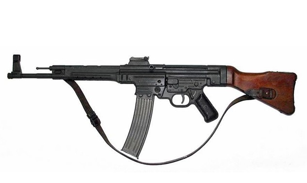  p>stg44突击步枪(定型投产时名称mp44),是现代步兵史上划时代的成就