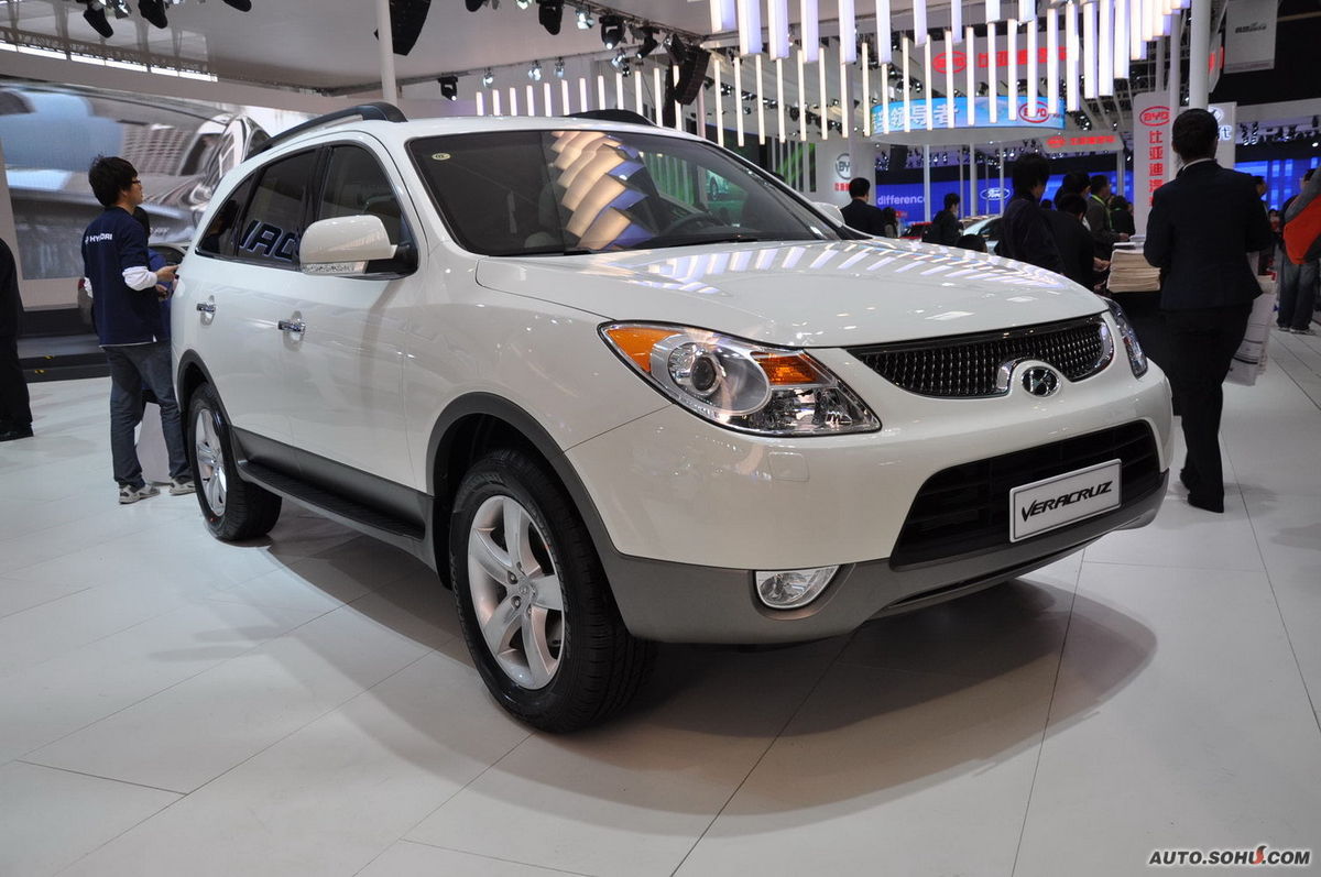  p>现代维拉克斯是一辆进口汽车,该车外观整体线条圆润,柔和,综合油耗