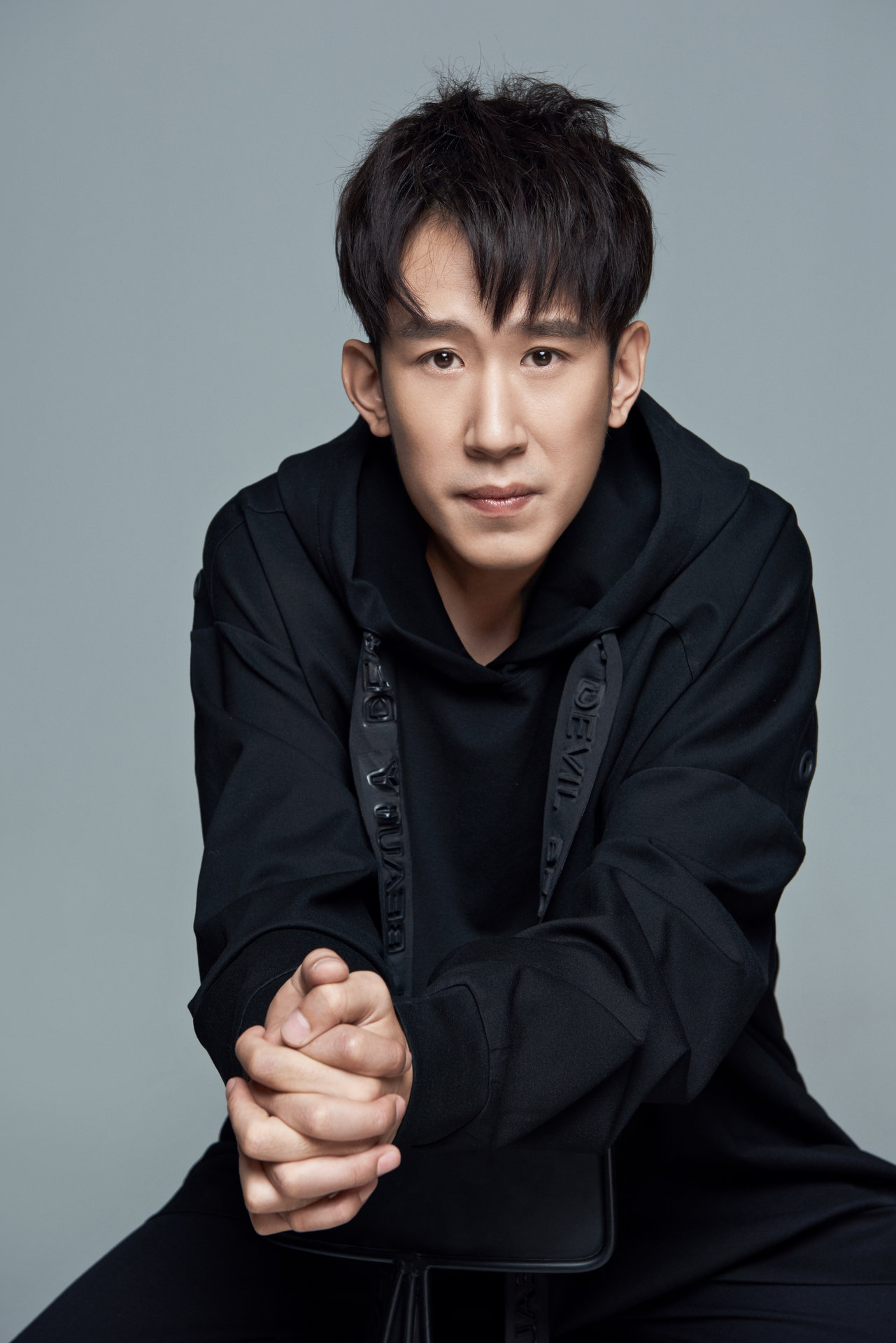 毕业于沈阳师范大学,中国内地主持人,演员