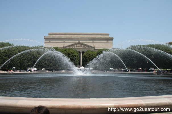 href="#">华盛顿特区 /a>的一个开放型国家公园,该广场由数片绿地组成