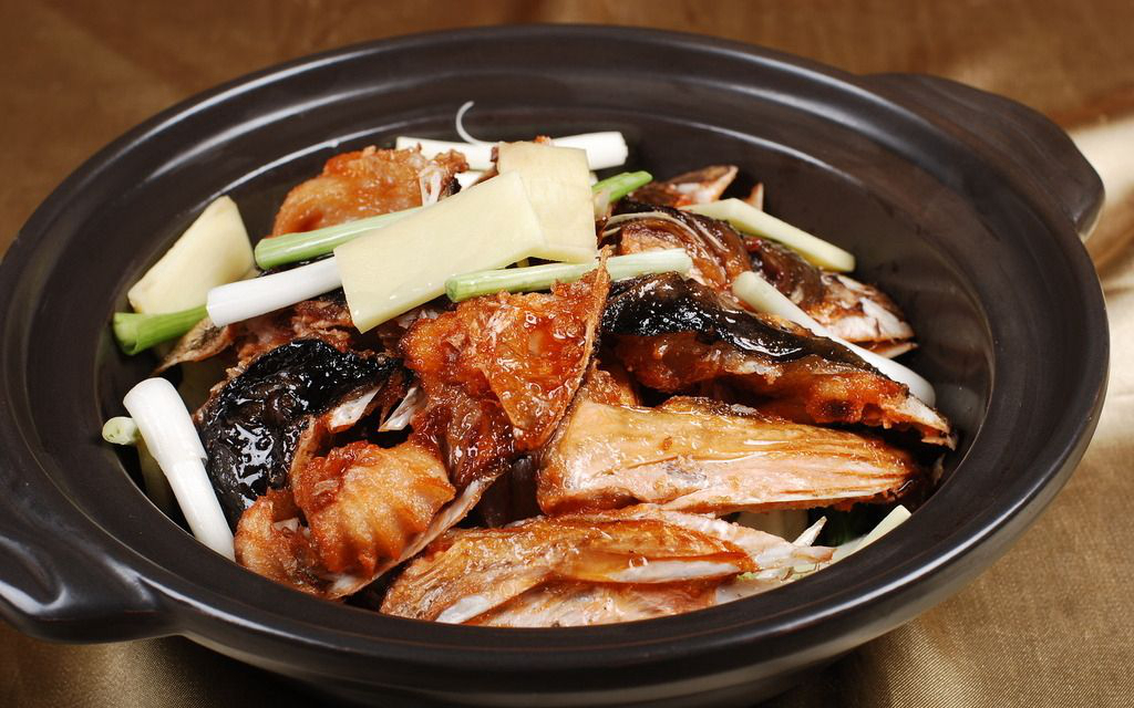  p>砂锅焗鱼头是广东 a target="_blank" href="/item/顺德/31694"