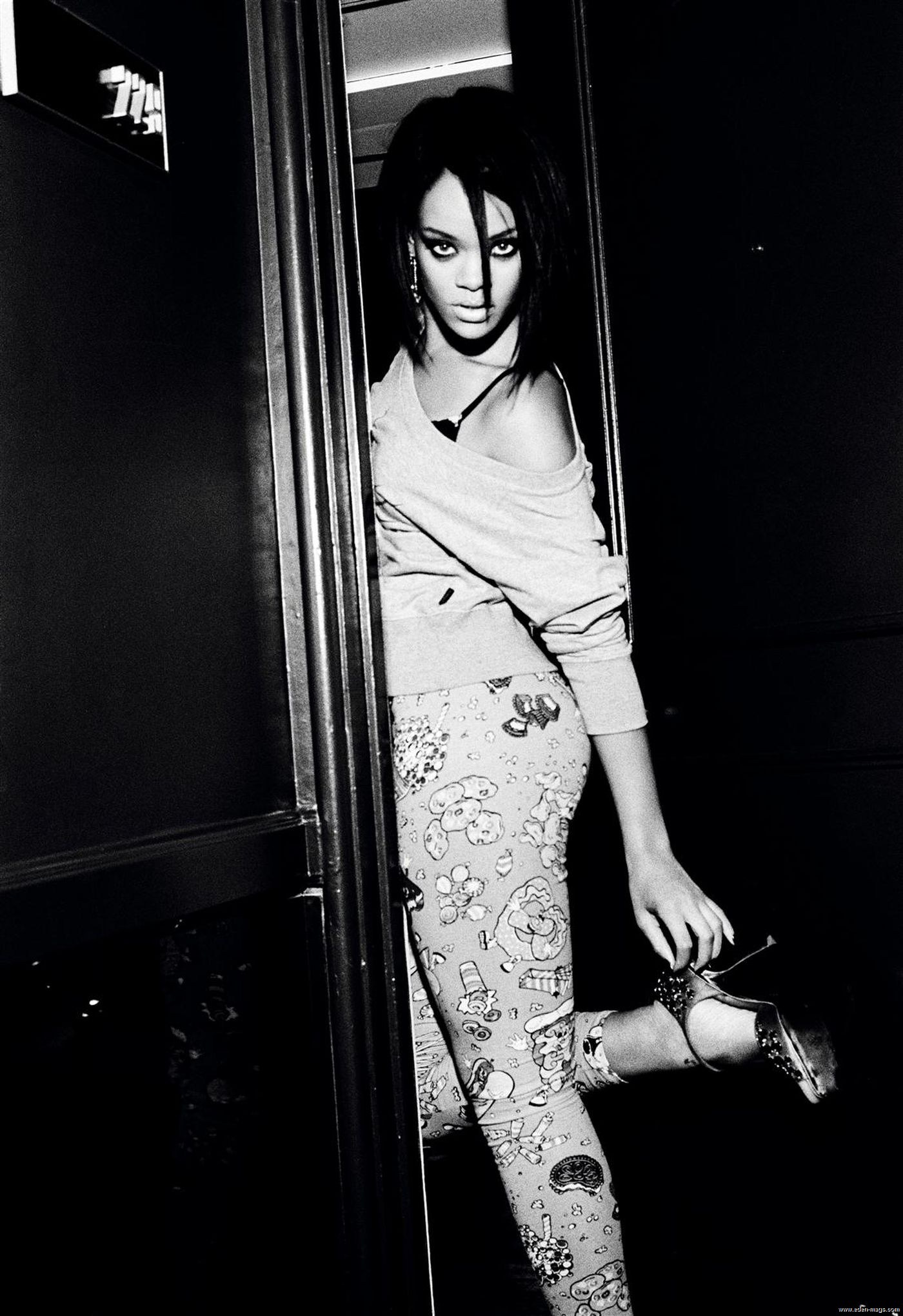  p>蕾哈娜(rihanna),全名罗比恩·蕾哈娜·芬缇(robyn rihanna fenty)