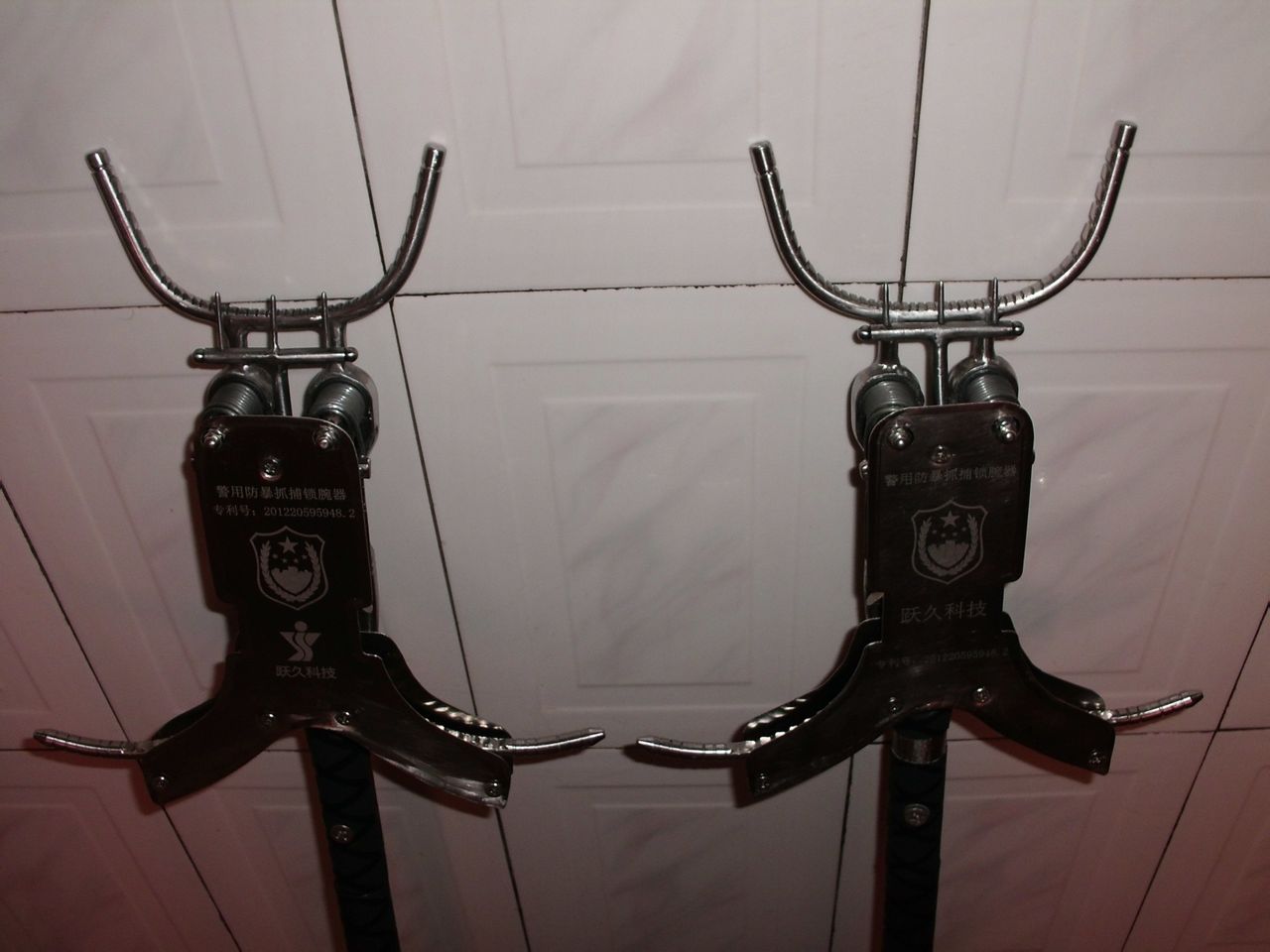  p>保安器材是指用于保安人员用于自卫的小型武器,用于制止犯罪分子