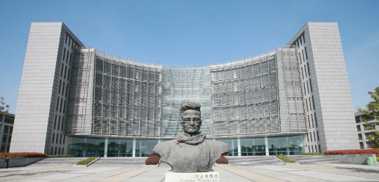  p>安徽大学创建于1928年,1958年于合肥重建时图书馆同期建立,在用馆